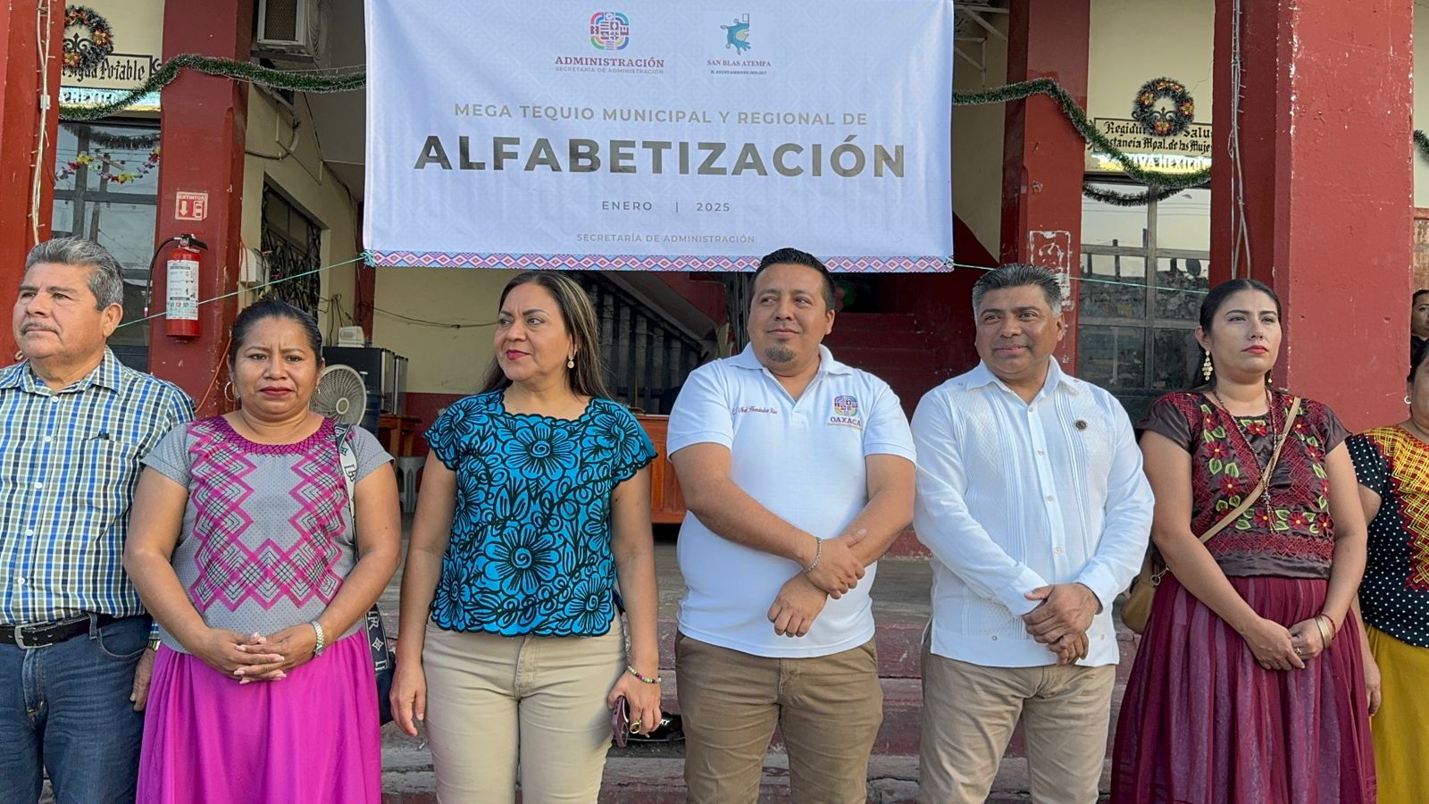 Realiza Secretaría de Administración Mega Tequio de Alfabetización en San Blas Atempa