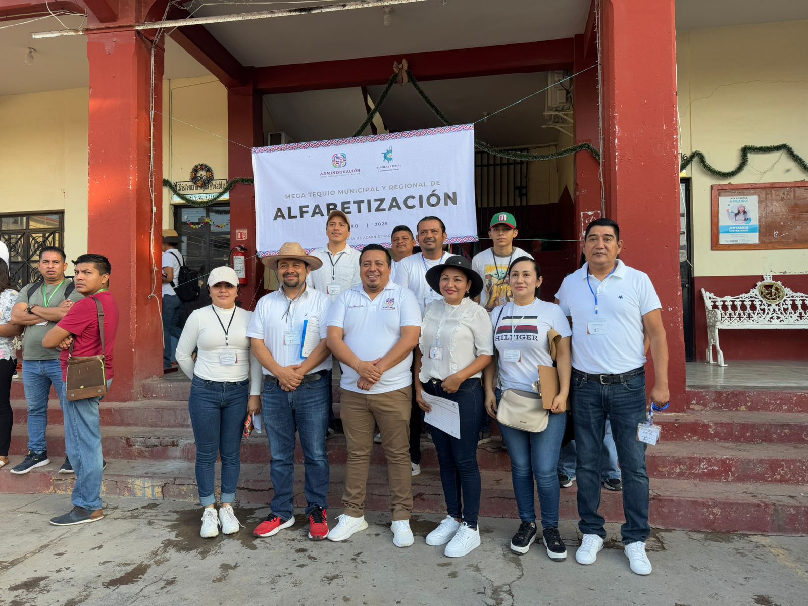 Realiza Secretaría de Administración Mega Tequio de Alfabetización en San Blas Atempa