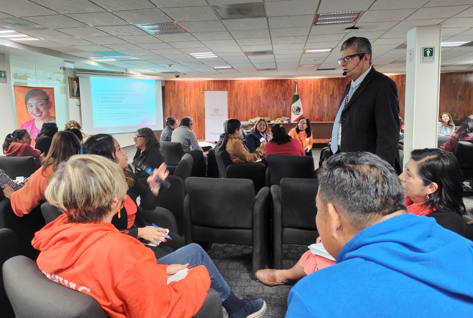 Capacita Administración a funcionariado a través del método Kaizen