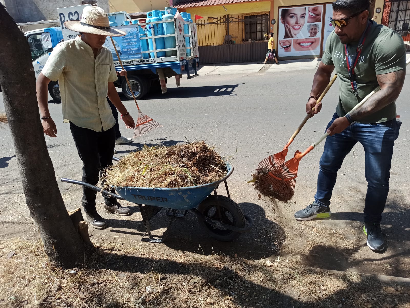 Realiza Secretaría de Administración labores de embellecimiento en espacios públicos