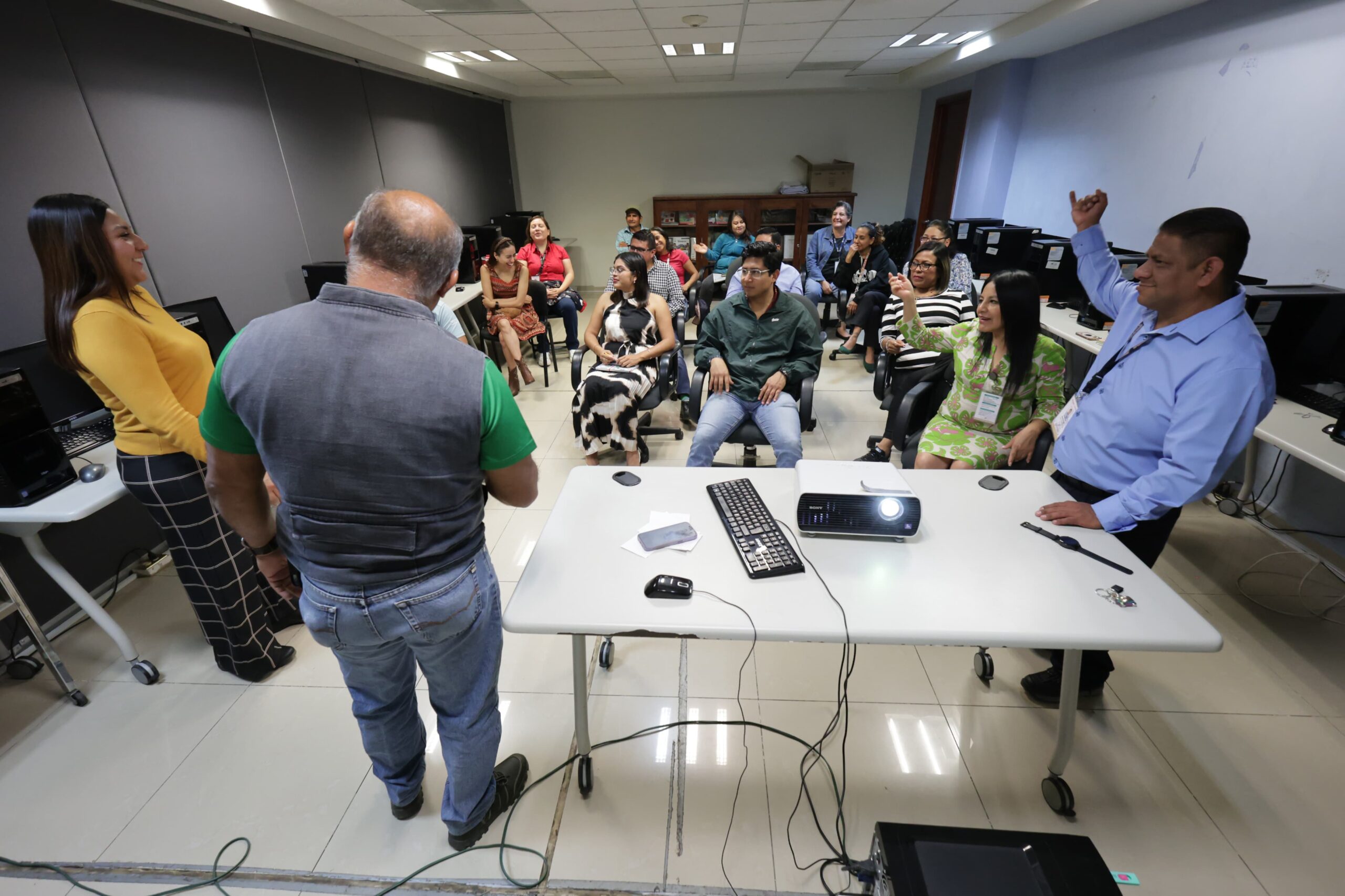 Capacita SA en lengua de señas mexicanas para garantizar la atención inclusiva