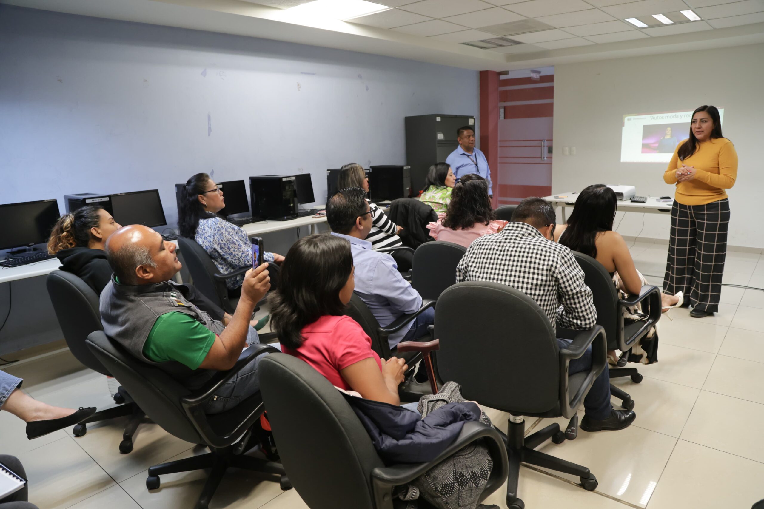 Capacita SA en lengua de señas mexicanas para garantizar la atención inclusiva