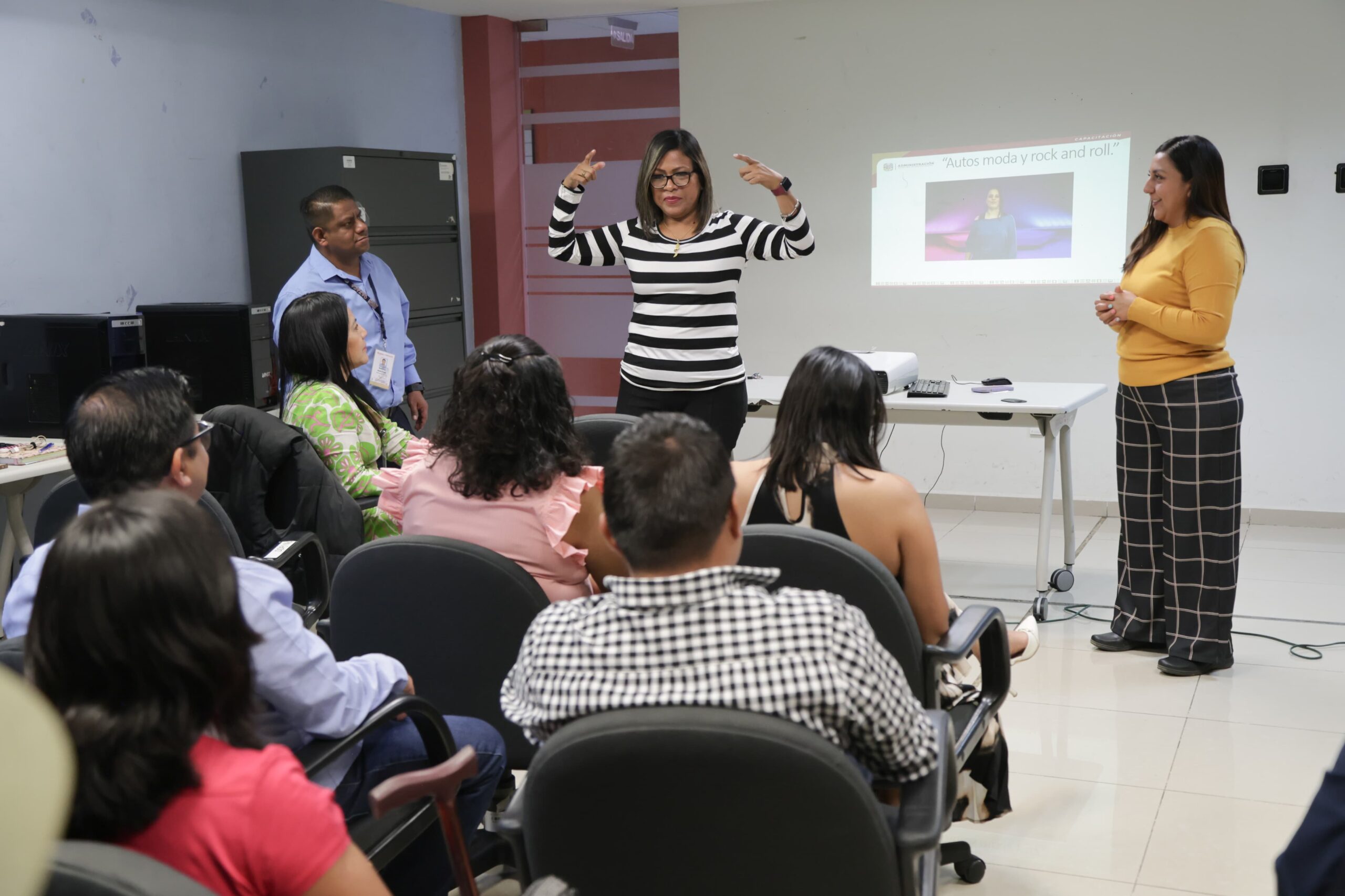 Capacita SA en lengua de señas mexicanas para garantizar la atención inclusiva