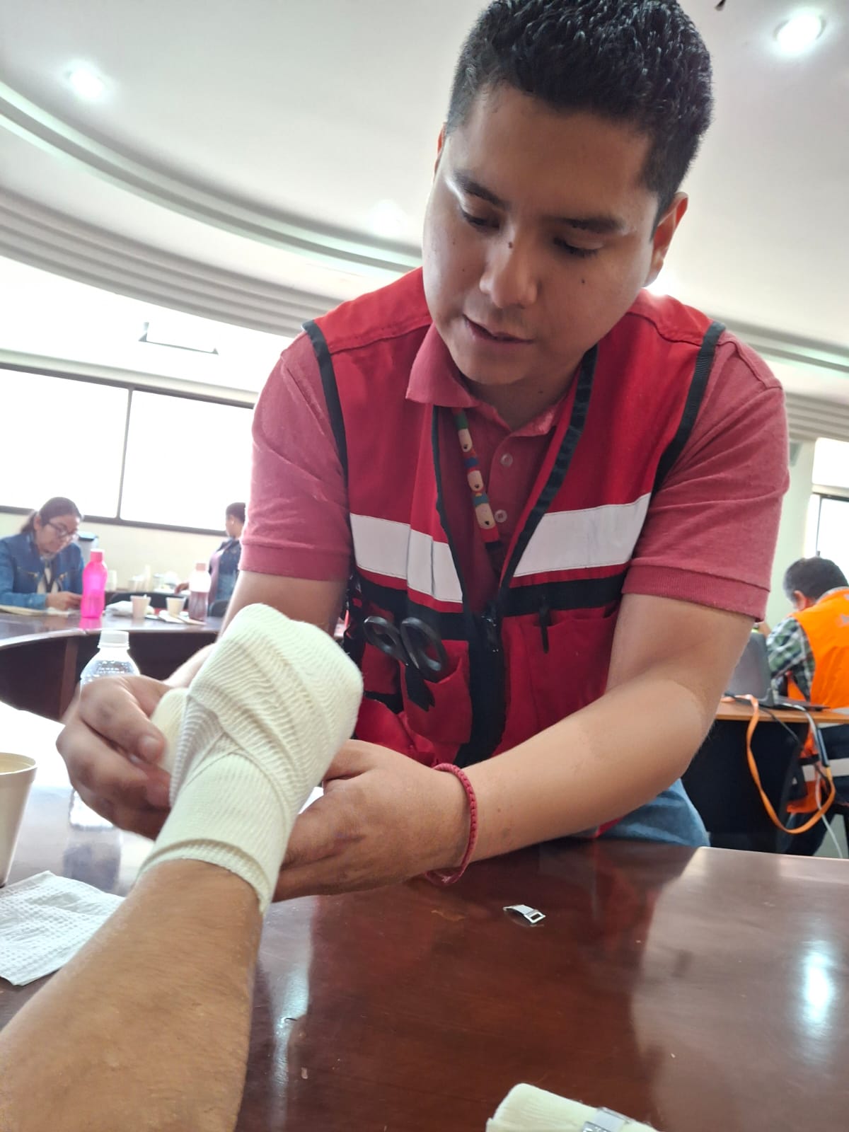 Secretaría de Administración capacita a funcionariado en primeros auxilios y gestión de emergencias