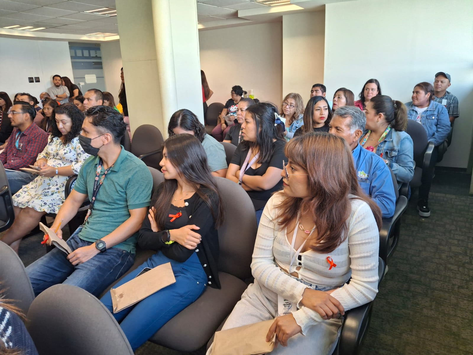 Brindan Secretaría de Administración y Coesida taller sobre educación sexual y prevención del VIH