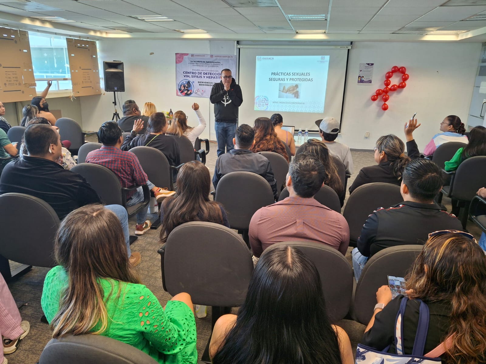 Brindan Secretaría de Administración y Coesida taller sobre educación sexual y prevención del VIH