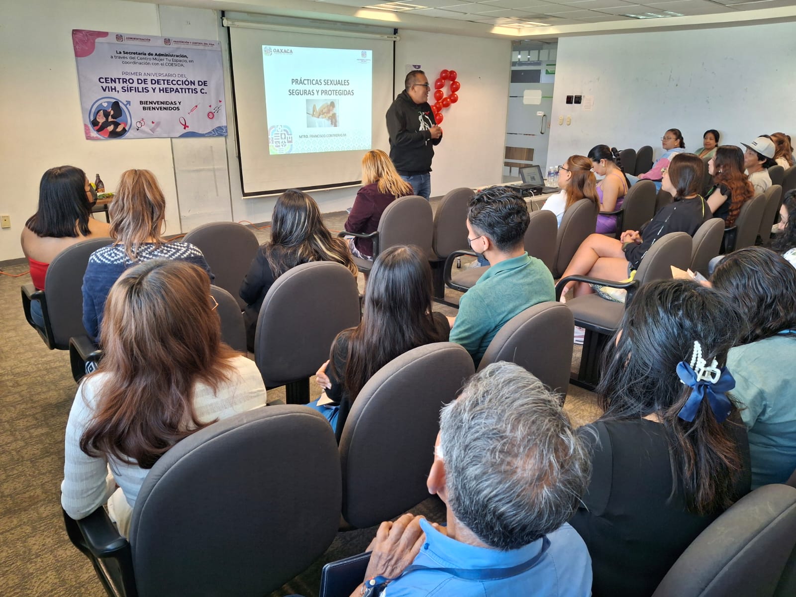 Brindan Secretaría de Administración y Coesida taller sobre educación sexual y prevención del VIH