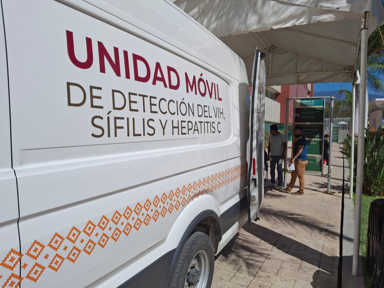 Brindan Secretaría de Administración y Coesida taller sobre educación sexual y prevención del VIH