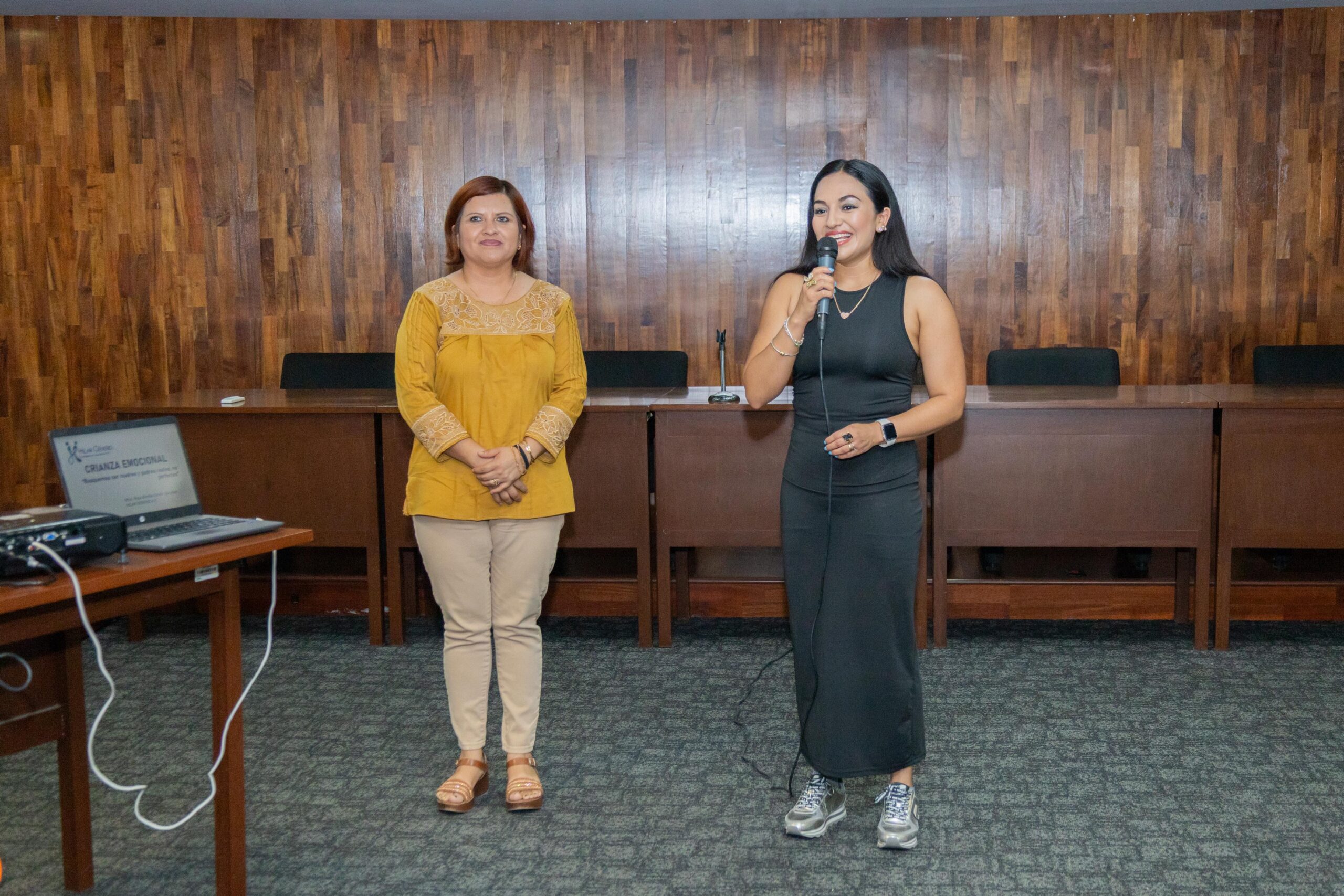 Fortalece Secretaría de Administración crianza emocional en familias oaxaqueñas