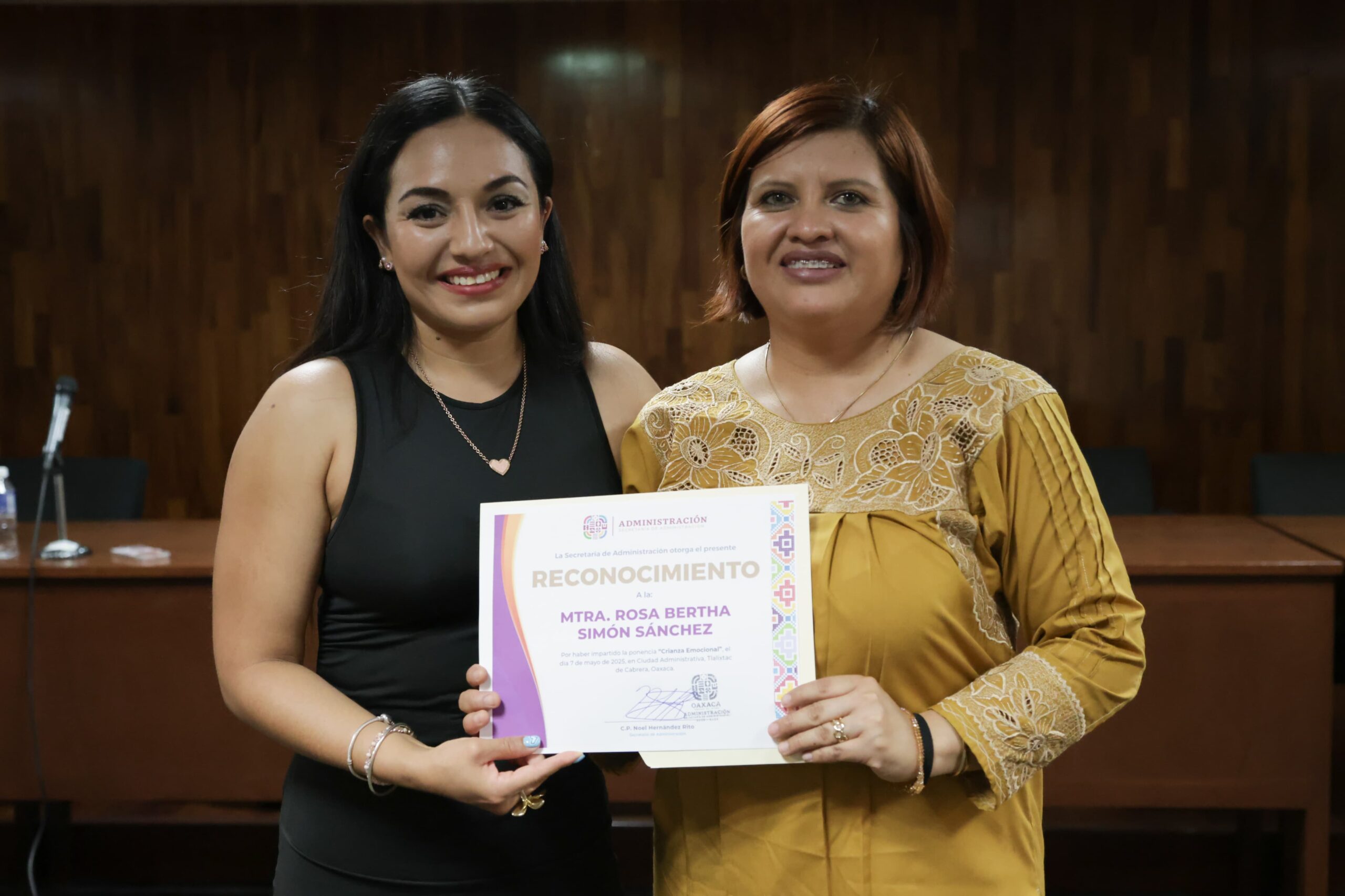 Fortalece Secretaría de Administración crianza emocional en familias oaxaqueñas