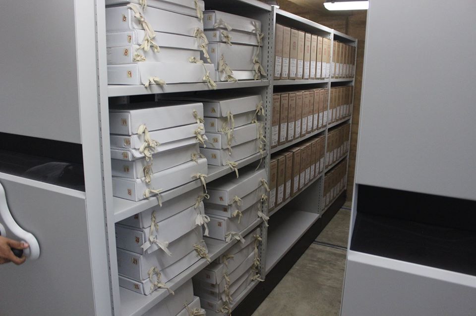 La Conservación de los archivos históricos. La Conservación de los archivos históricos.