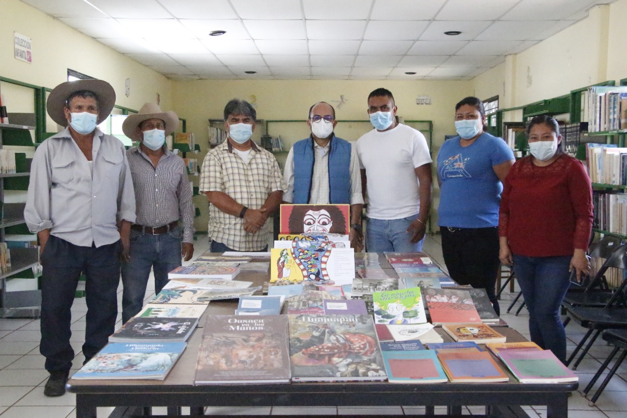 Comparte CCO cuenta cuentos y libros para niños y niñas de Chichicápam