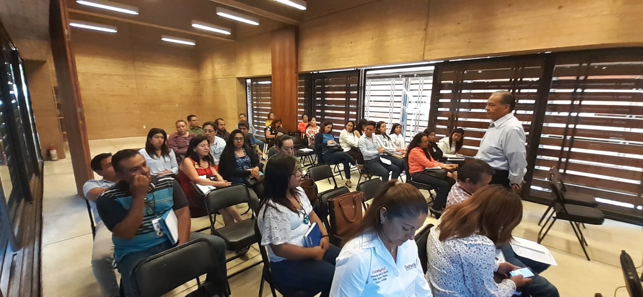 Programa de capacitación y desarrollo profesional, asiste al curso ” La Administración de Documentos y la Organización de Archivos Históricos “ Programa de capacitación y desarrollo profesional, asiste al curso ” La Administración de Documentos y la Organización de Archivos Históricos “