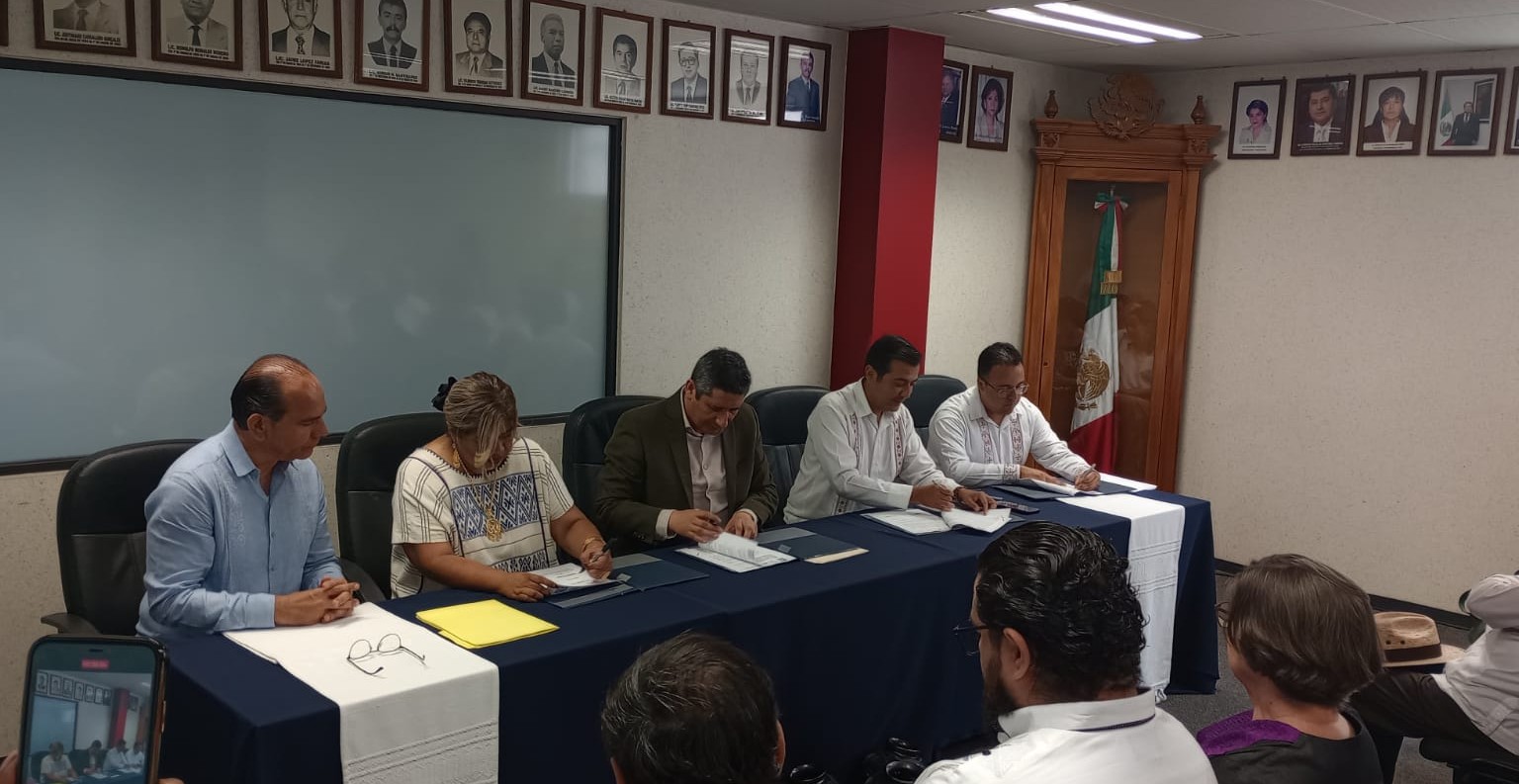Con el fin de estrechar las relaciones del Estado de Oaxaca con el turismo nacional e internacional y poder reforzar el andamiaje jurídico que garantice la atención integral al turista, realiza la firma de convenio de colaboración entre la Fiscalía General del Gobierno del Estado de Oaxaca y la Coordinación General de Relaciones Internacionales.