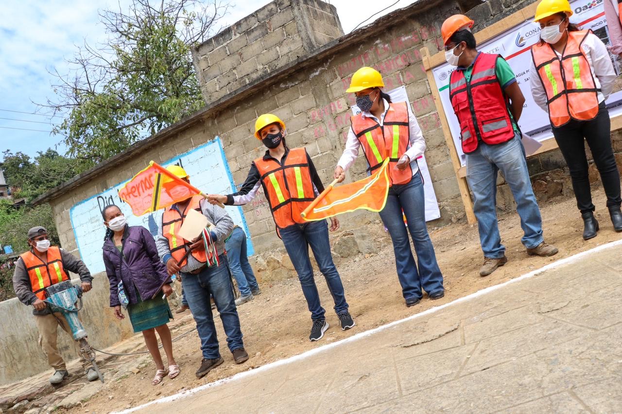 Gobierno de Oaxaca construye bienestar en Santa María Quiegolani
