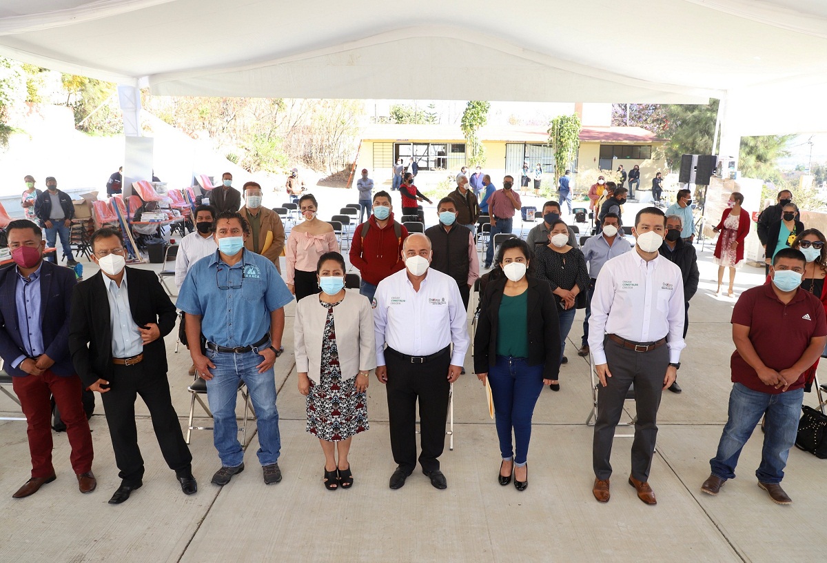 Entrega IEEPO herramientas a 62 Centros de Trabajo de las Modalidades de Educación para Adultos