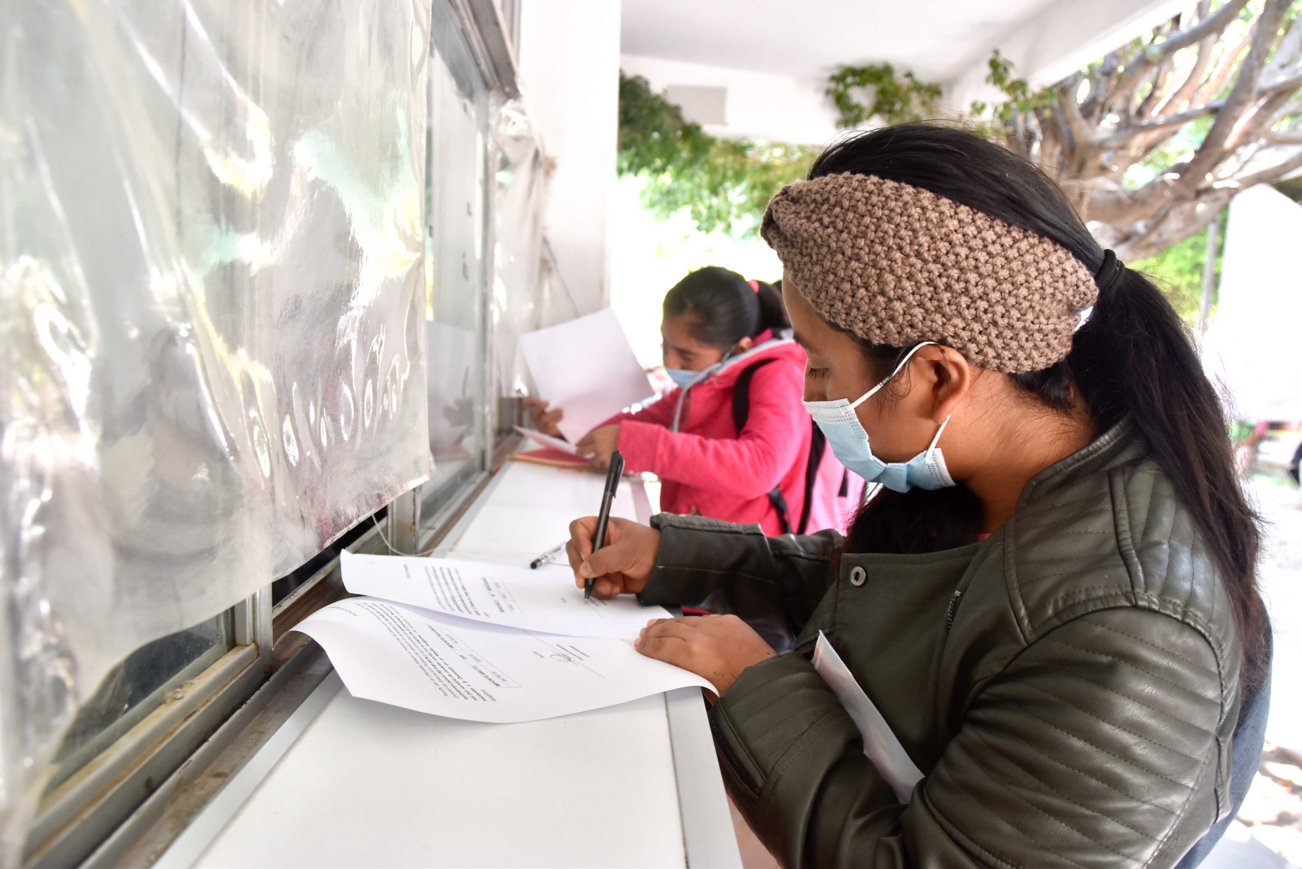 Entrega IEEPO becas a 400 jóvenes de la Estrategia Nacional de Iniciación a la Docencia en el Medio Indígena