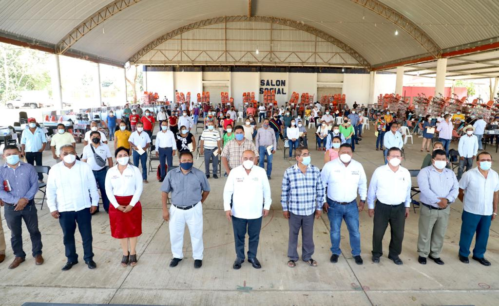 La educación no se detiene; entrega IEEPO mobiliario a 43 escuelas de la Cuenca y Bajo Mixe