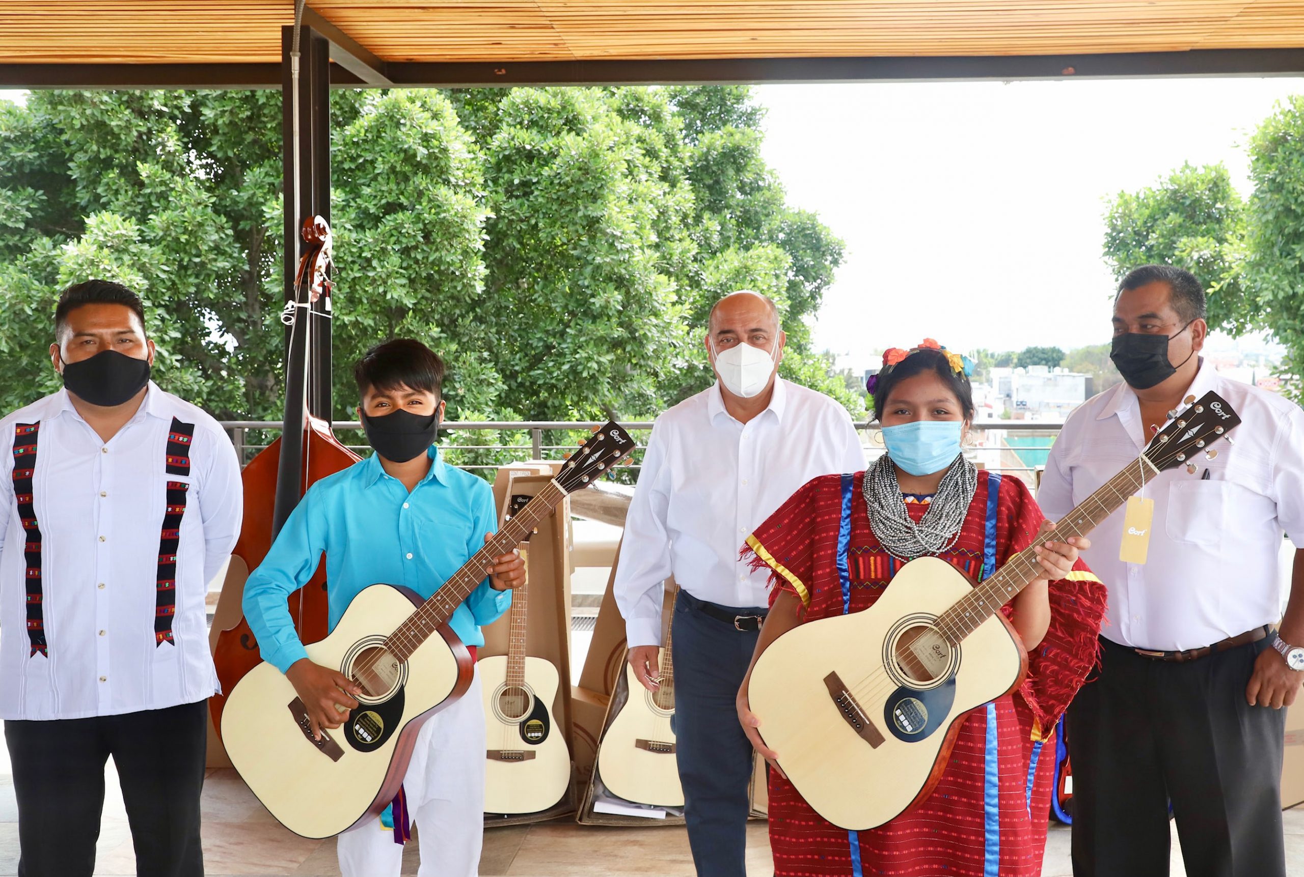 Cuenta el CIS “Niños Héroes” de La Sabana, Juxtlahuaca con nuevos instrumentos musicales: IEEPO