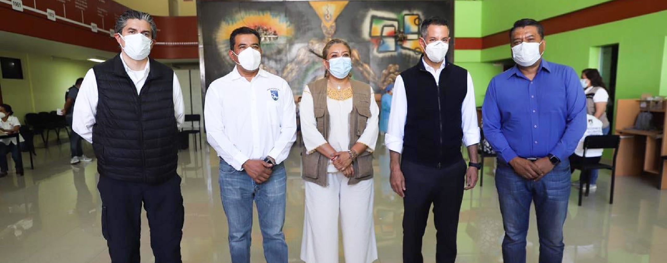 Supervisa Murat Hinojosa módulo de vacunación contra la COVID-19 en la capital oaxaqueña