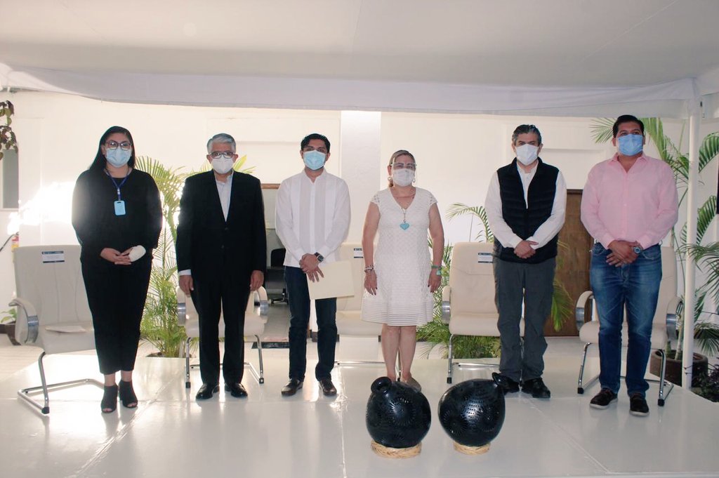 Presentan los SSO y el IAIP microsito de vacunación contra el COVID-19 en Oaxaca