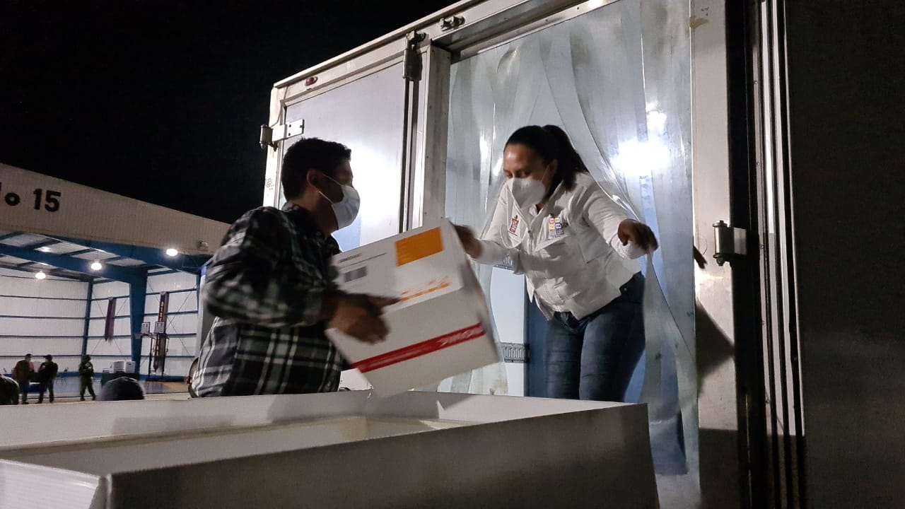 Reciben los SSO vacunas contra el COVID-19, en condiciones adecuadas de conservación