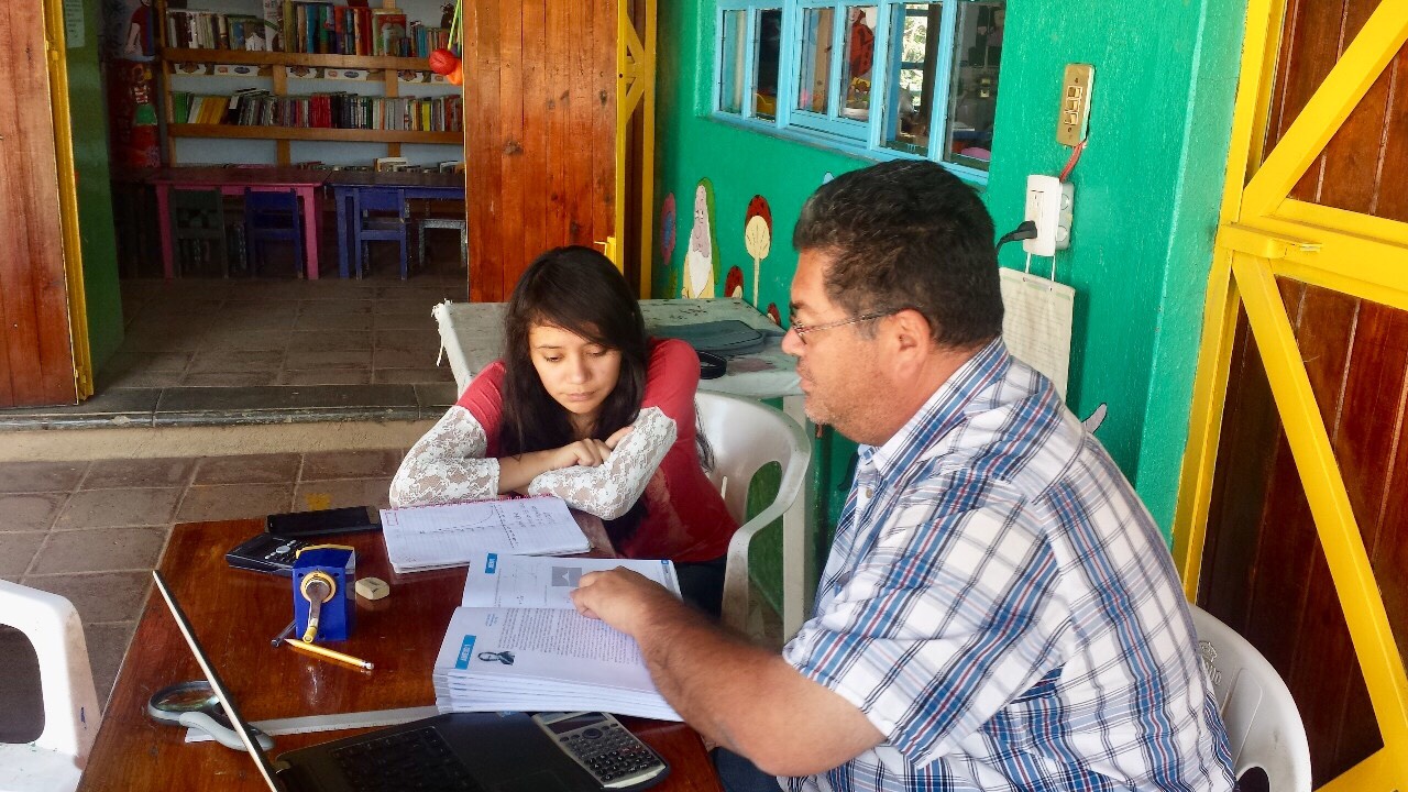 Paciencia y entusiasmo, la fórmula del maestro Claudio para enseñar