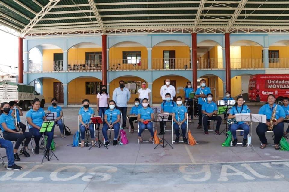 Con la gira de trabajo número 103 en lo que va del 2021, DIF Estatal Oaxaca entrega parque incluyente y ambulancia de traslado: IMM