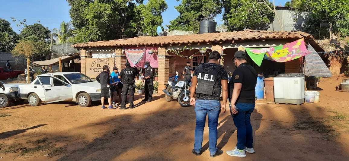 Ejecuta Fiscalía General cateo en la Costa; asegura droga y detiene a una persona