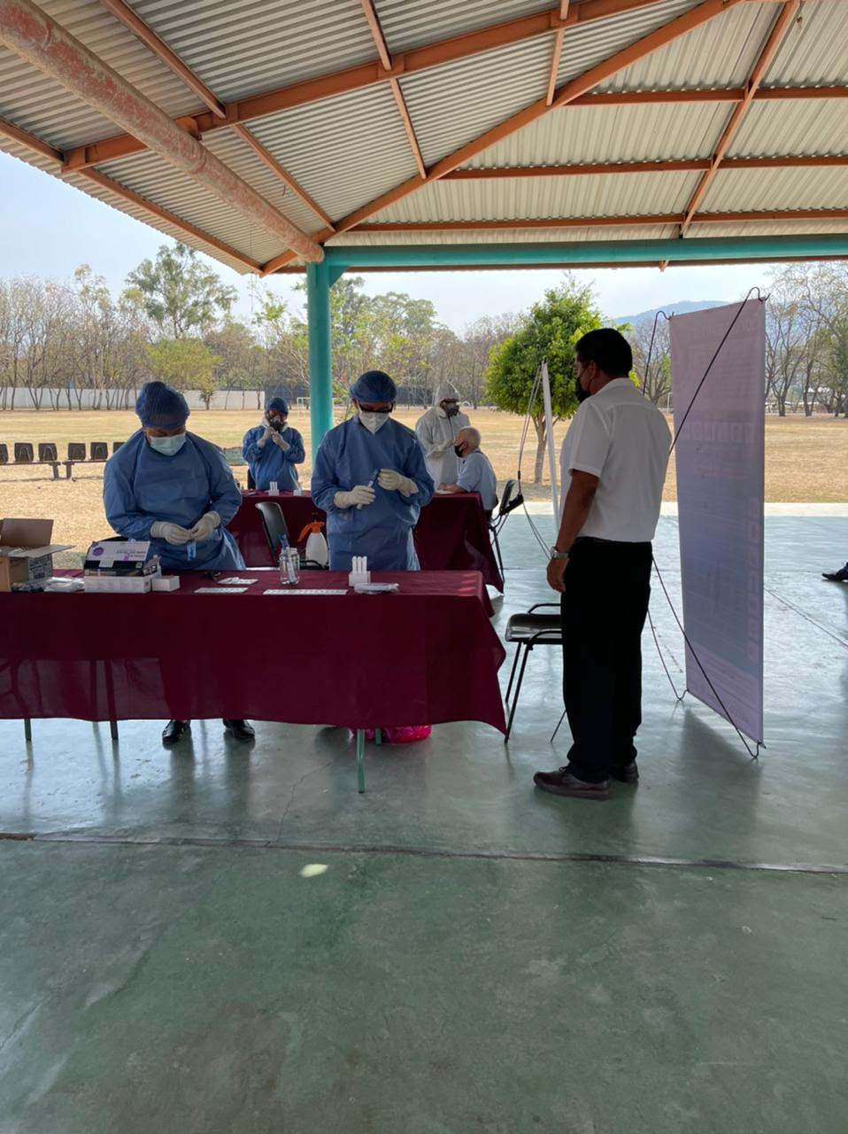 Realizan jornada de detección de casos por COVID-19 en operadores de taxis