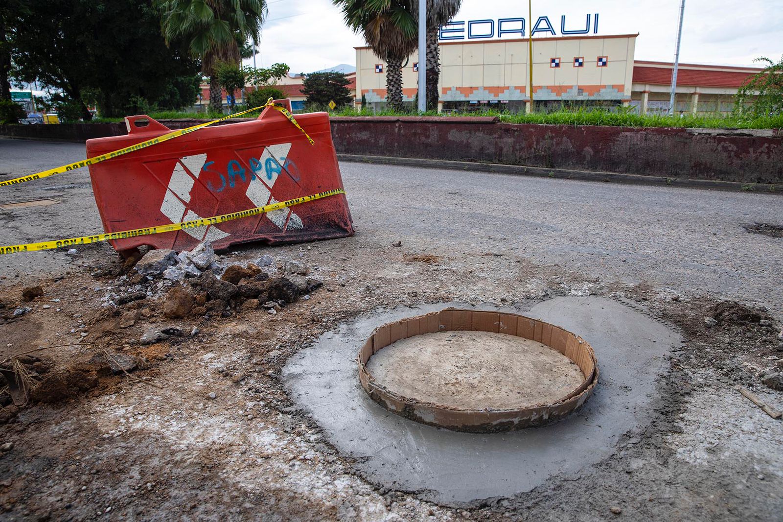 Repara SAPAO socavón ubicado en avenida Eduardo Mata, sentido Crucero 5 Señores a Símbolos Patrios