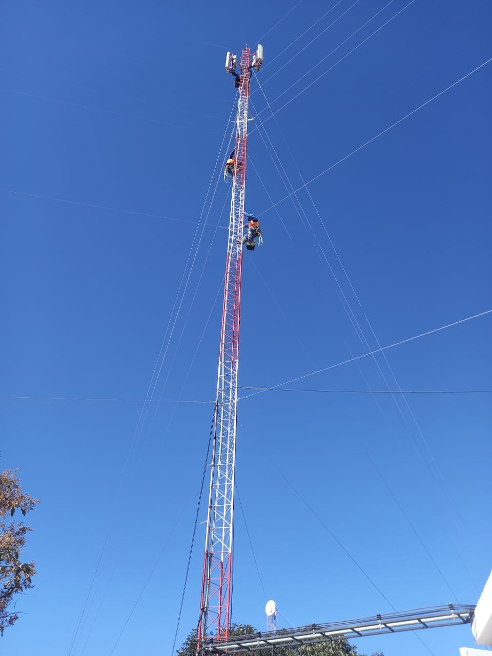 Coordina Sinfra esfuerzos para reducir la brecha digital en Oaxaca