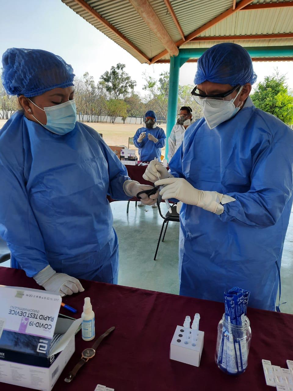 Realizan jornada de detección de casos por COVID-19   en operadores de taxis