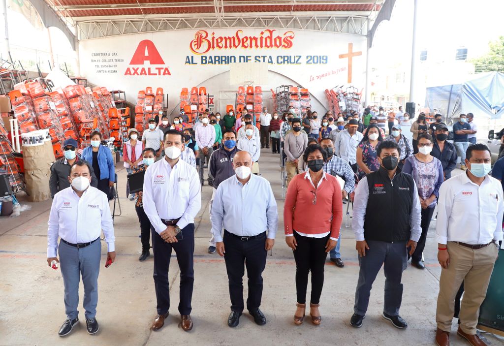 Entrega de mobiliario y equipo beneficia a tres mil 993 planteles y 367 mil 629 estudiantes: IEEPO