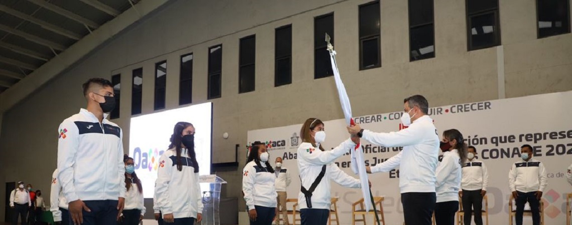 Abandera AMH a la delegación oaxaqueña que participa en los Juegos Nacionales Conade 2021