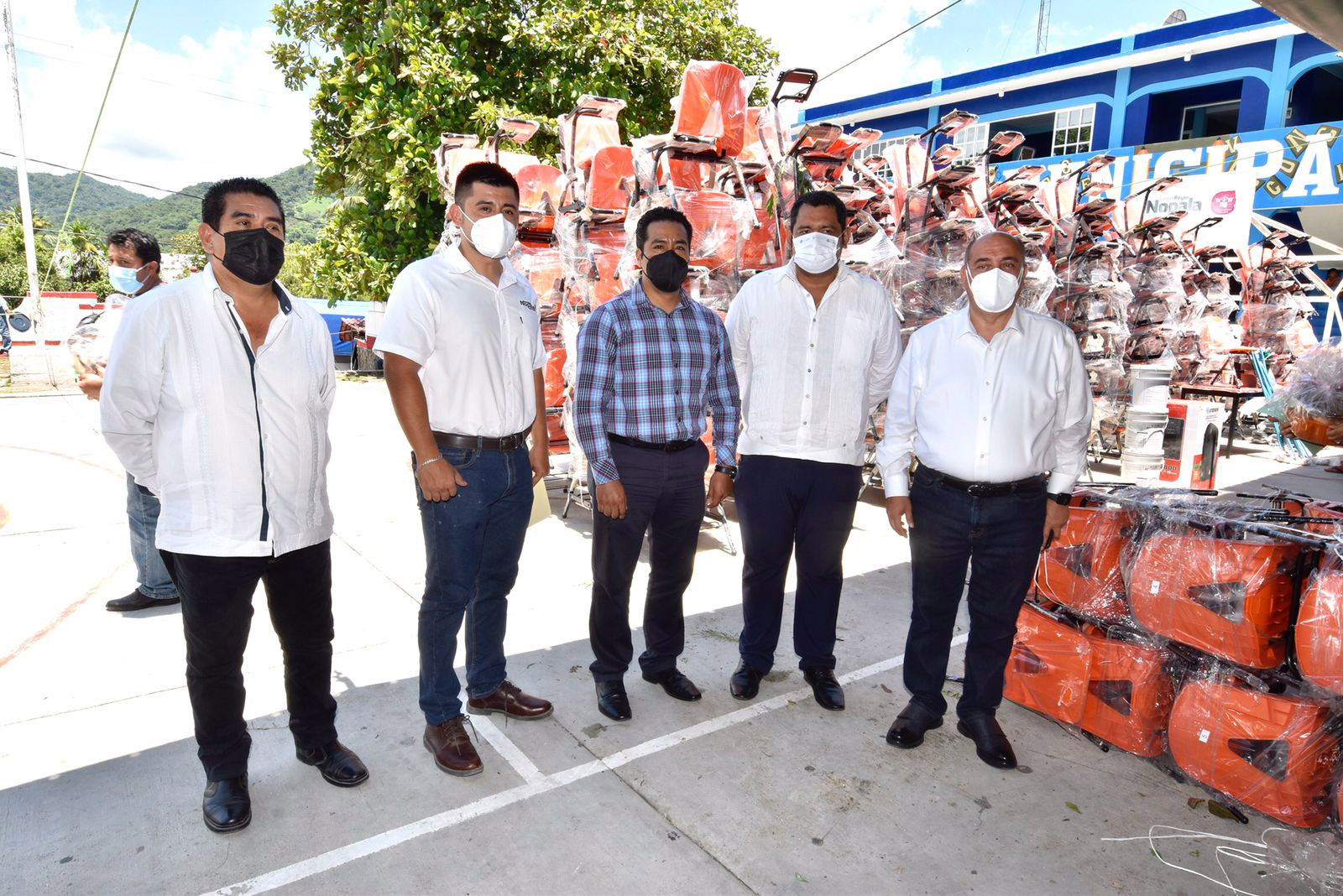 Beneficia IEEPO con mobiliario y equipo a mil 950 estudiantes de educación básica de la Costa