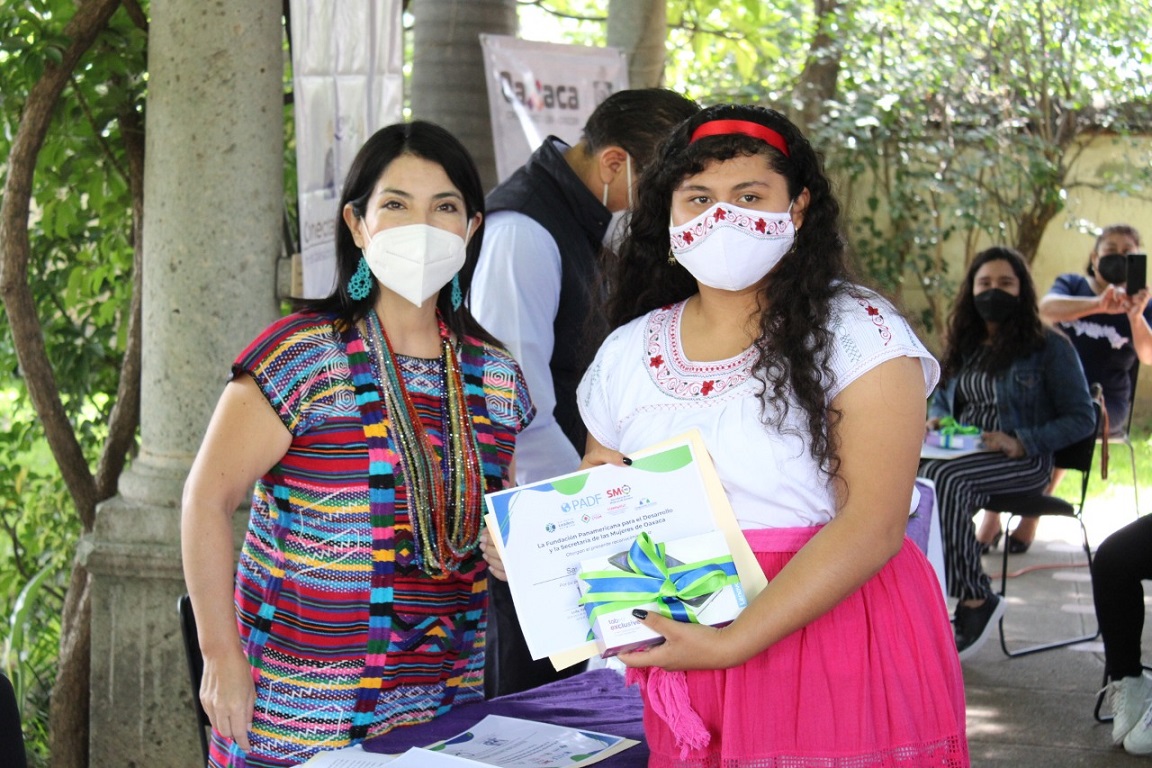 Mujeres se gradúan en Programa  “Conectando Culturas, inglés básico para Oaxaqueñas