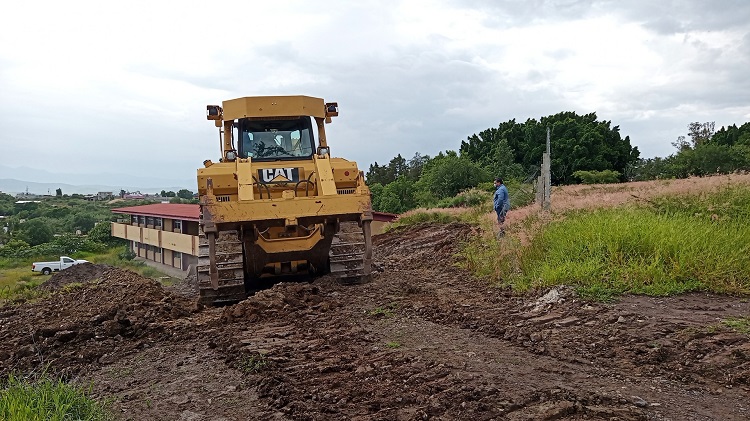 Apoya Sinfra con acondicionamiento de área escolar  en la agencia de Trinidad de Viguera