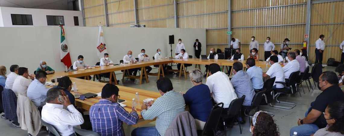 AMH y funcionarios del Gobierno Federal se reúnen para lograr el ordenamiento del sector salud del estado