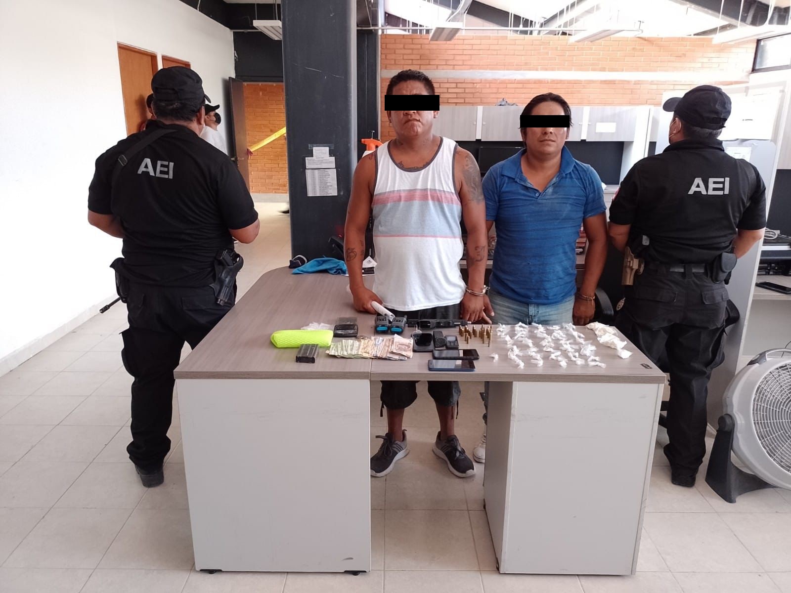 Ejecutamos cateos simultáneos en Juchitán de Zaragoza; aseguramos droga, municiones, dinero en efectivo y detuvimos a dos personas: FGEO