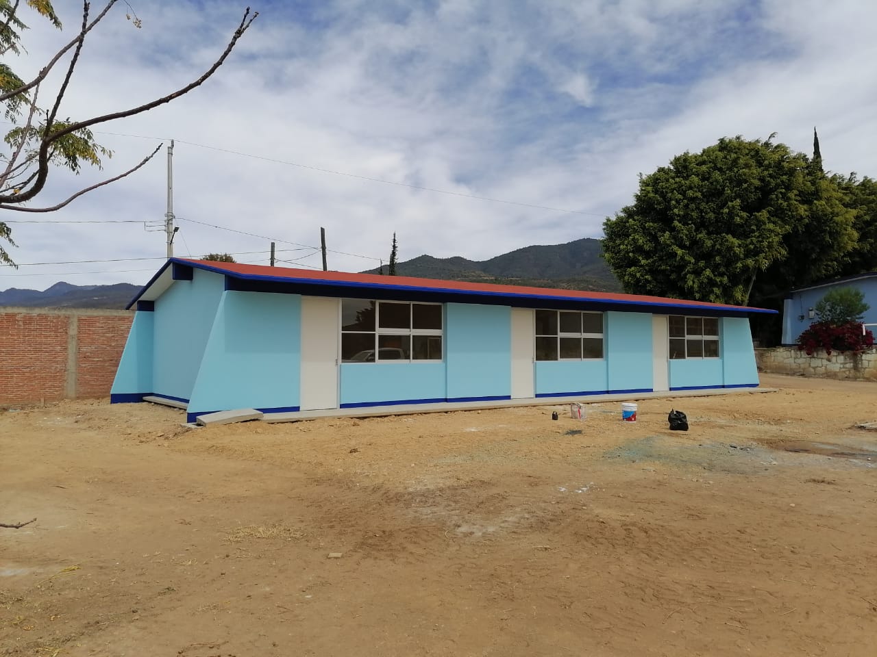 Con inversión cercana a los 10 mdp,  Sinfra concluye obras en escuelas de Oaxaca
