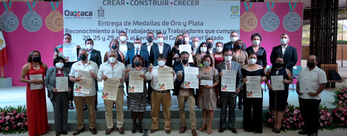 Reconoce Gobierno de Oaxaca a trabajadoras y trabajadores de base por 20, 25 y 29 años al servicio de los tres poderes del Estado