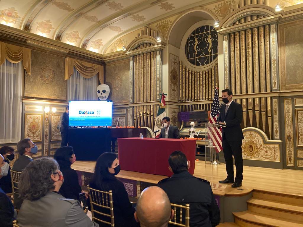 Mezcal abre mercados internacionales a Oaxaca; EUA es su principal comprador  