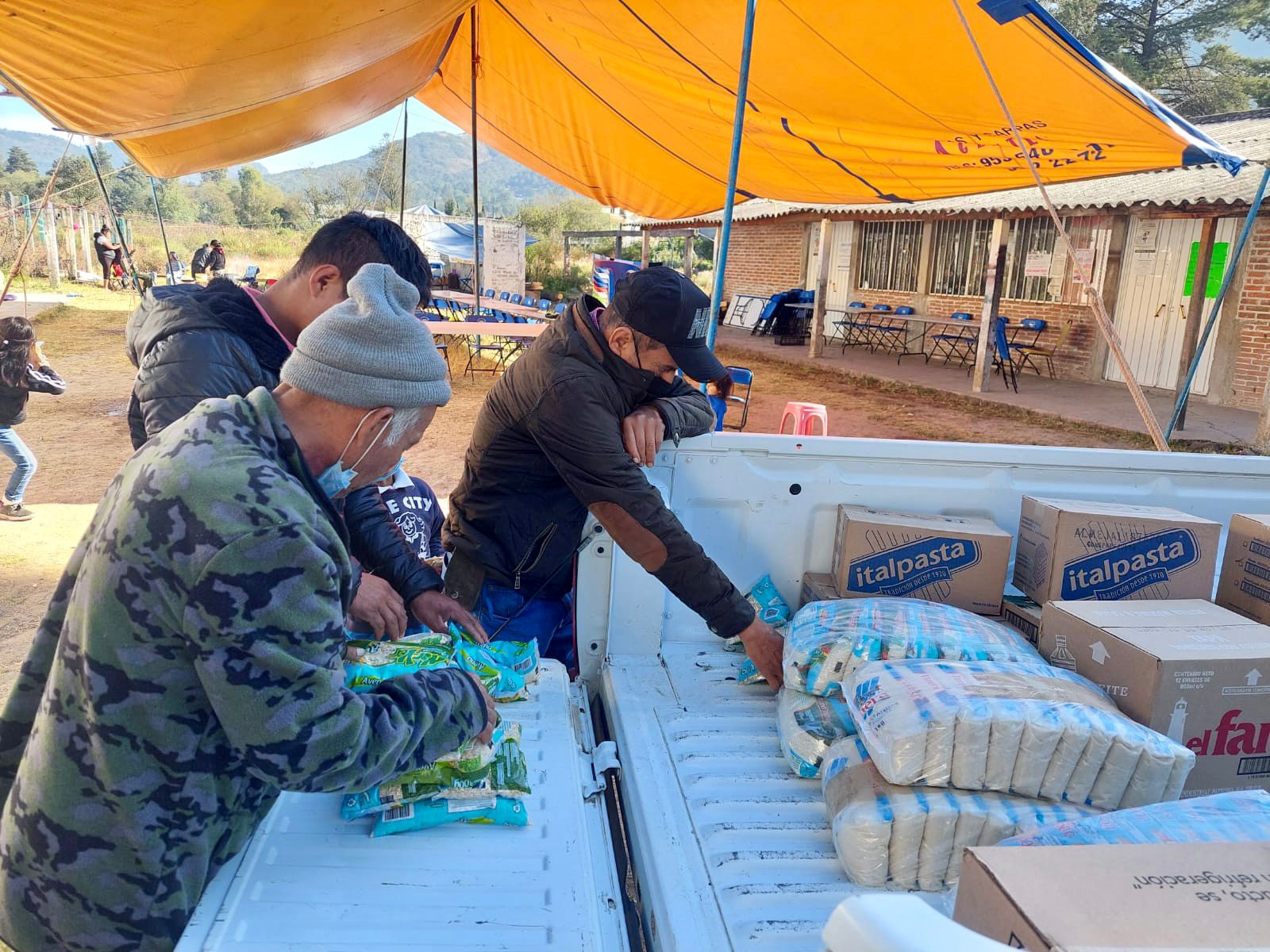 Coordina Segego entrega de ayuda alimentaria a familias del municipio de San Esteban Atatlahuca