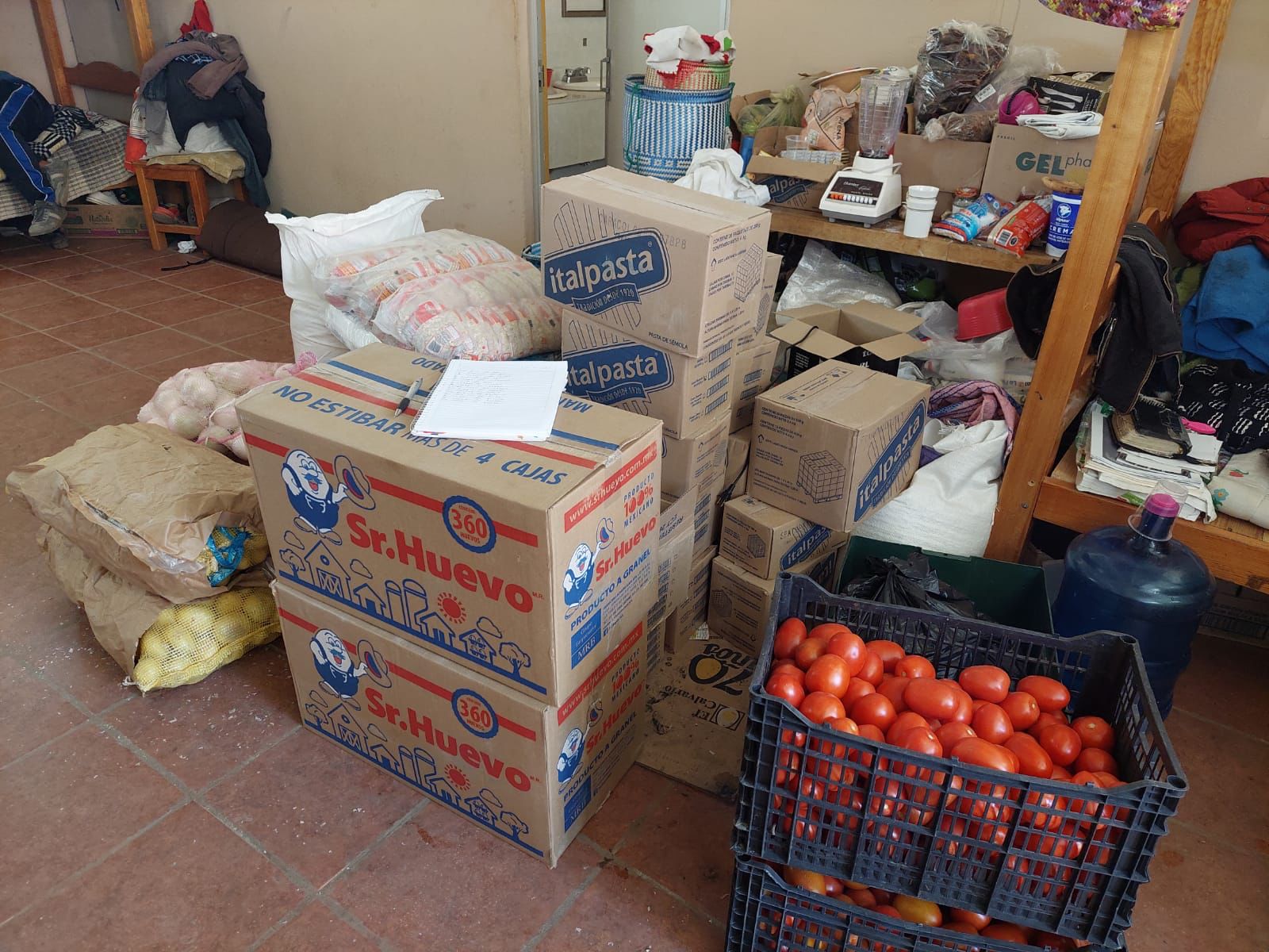 Entrega Segego ayuda alimentaria a familias de San Esteban Atatlahuca