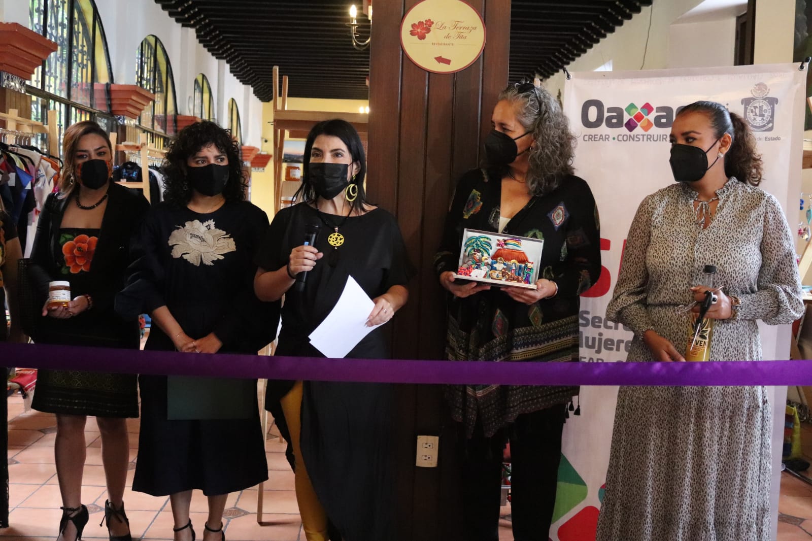 SMO inaugura “Mini Boutique Oaxaca” Mujeres con Talento