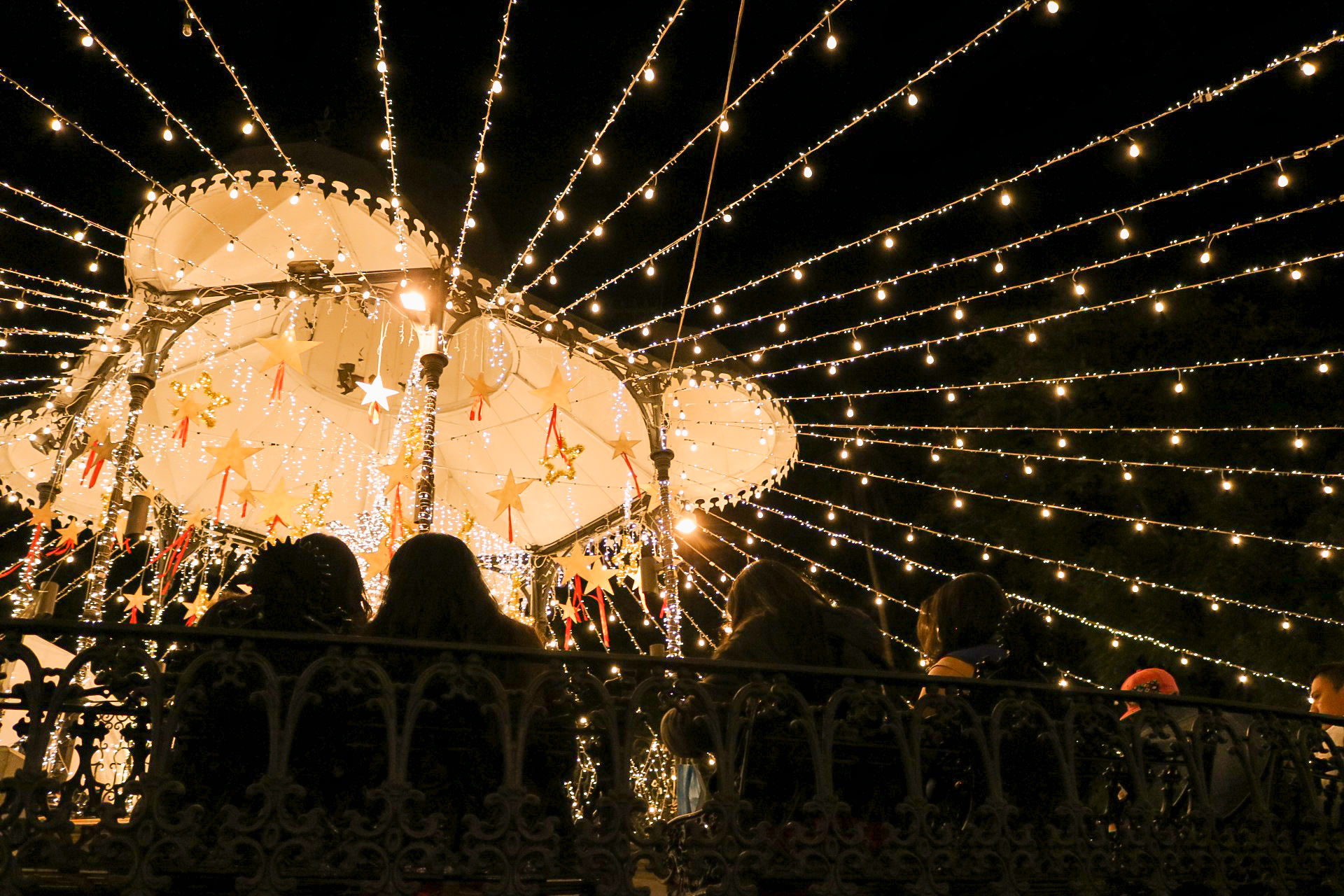 Administración ilumina el primer cuadro de la ciudad con más de 5 mil luces