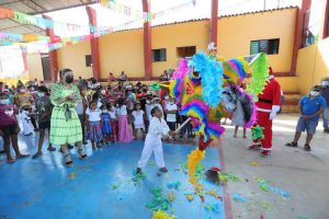 Celebra DIF Estatal Oaxaca a las y los niños de San Miguel Tlacamama con la última posada del 2021