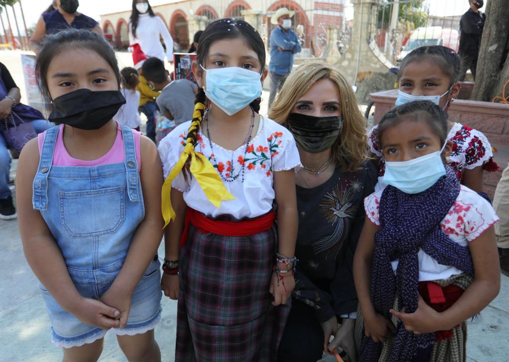 Entre sonrisas, abrazos y en familia, el Sistema DIF Oaxaca celebra la unión y prosperidad en estas fechas decembrinas para las y los oaxaqueños