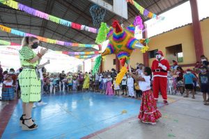 Celebra DIF Estatal Oaxaca a las y los niños de San Miguel Tlacamama con la última posada del 2021